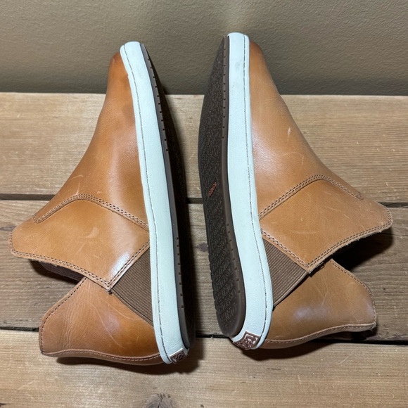 Taos New Unity Boots Chestnut Slip On Burnished Leather Tan SZ 8.5 - Picture 10 of 11